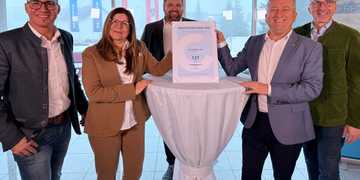 Bonitätszertifikat für ausgezeichnete Finanzstabilität. EZ AGRAR ist das finanziell stärkste Unternehmen der Landtechnikbranche